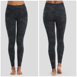 Lot of 2-SPANX EcoCare Seamless Tummy Smoothig Leggings Camo/Very Black …